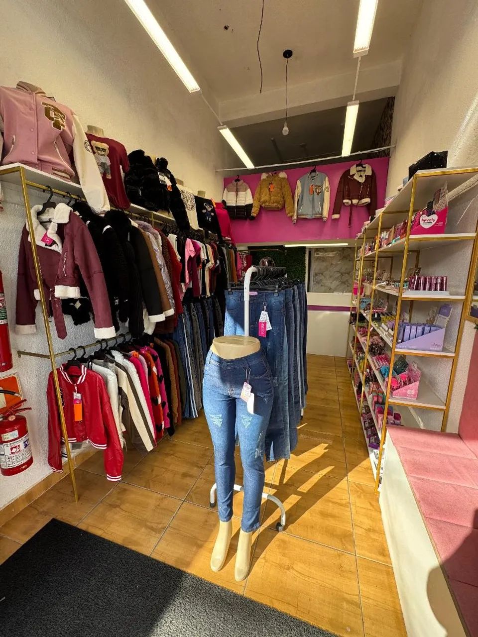 Passo ponto de loja de roupas, maquiagens e acessórios  - Foto 2