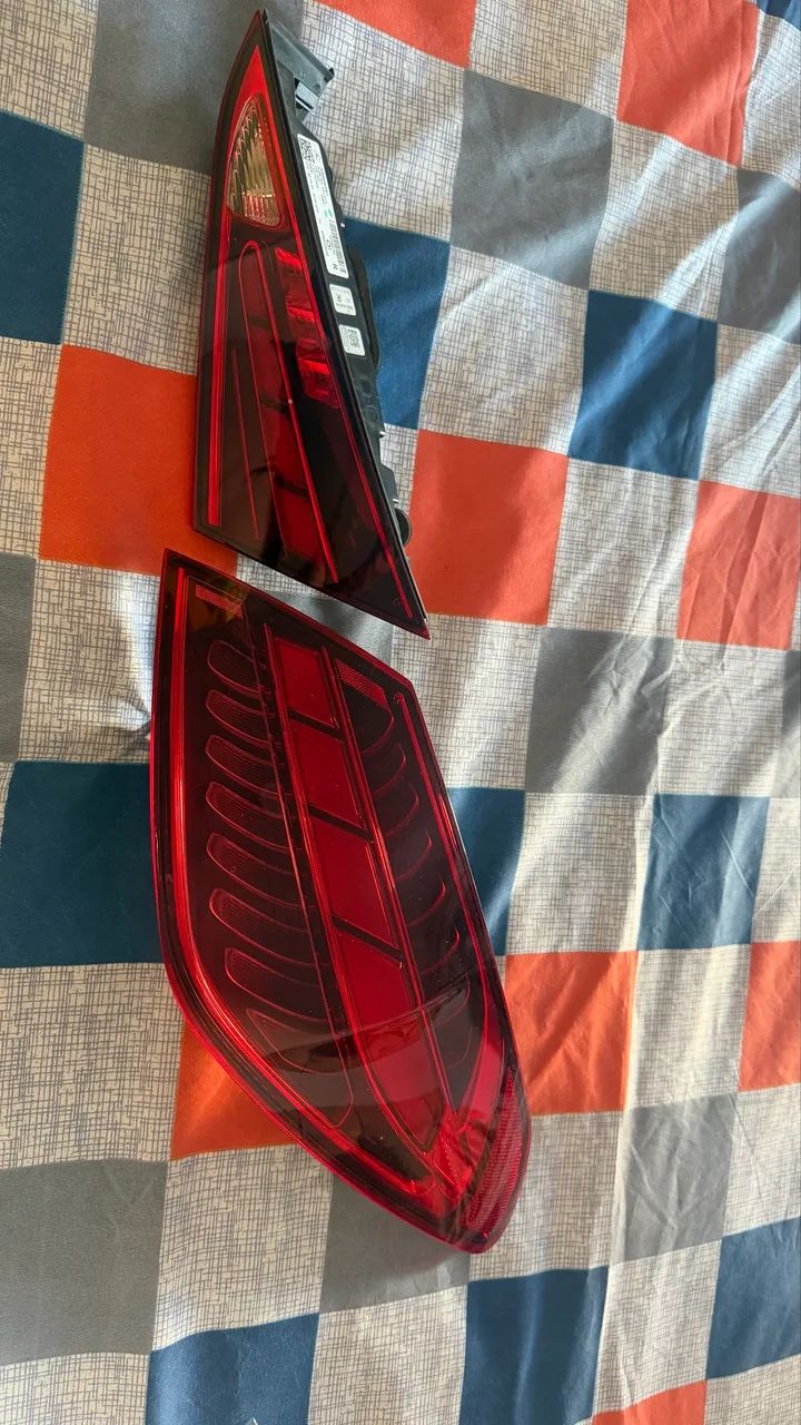 Par de lanternas Mercedes c200, c250 2023. Lado direito  - Foto 2