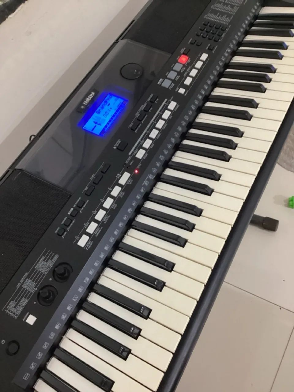 Teclado YAMAHA PSR E433 (pega Pen Drive) - Foto 3