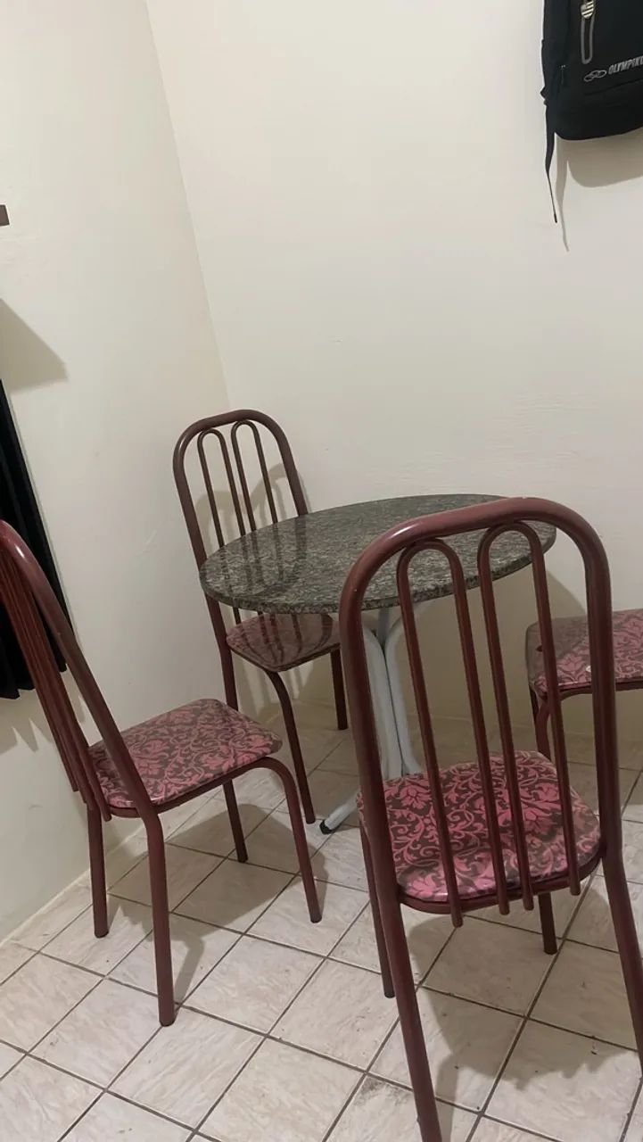 Mesa 4 cadeiras mármore 400$ - Foto 3
