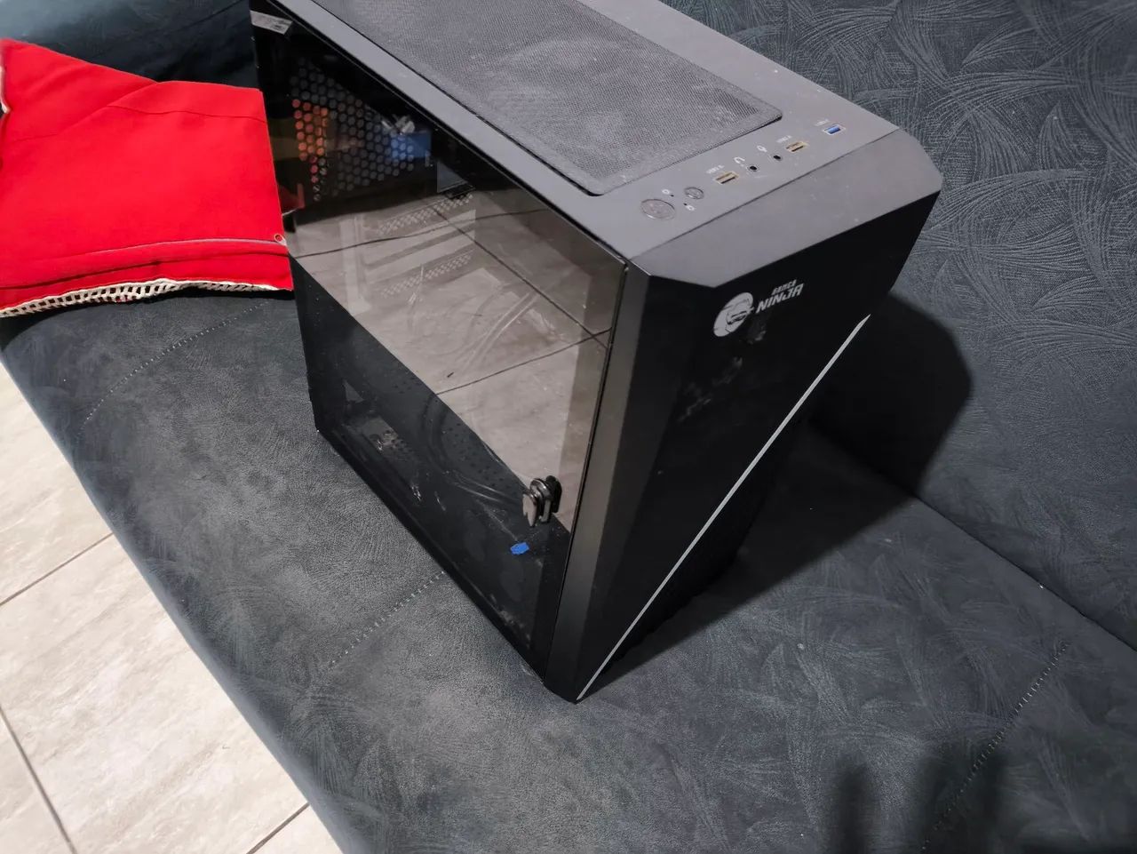 Gabinete gamer mini Tower.