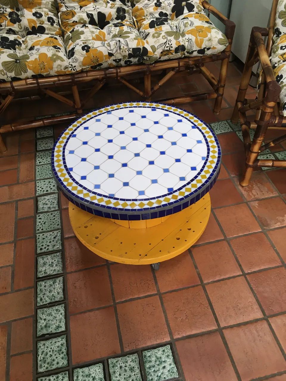 Mesa de centro mosaico em carretel