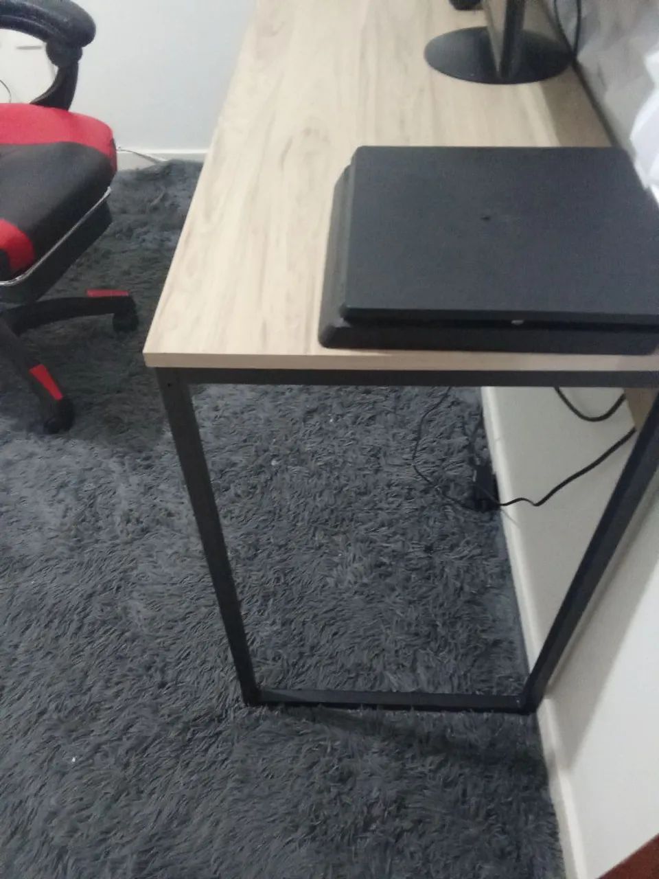 Mesa tampo de madeira e pés de ferro - Foto 4