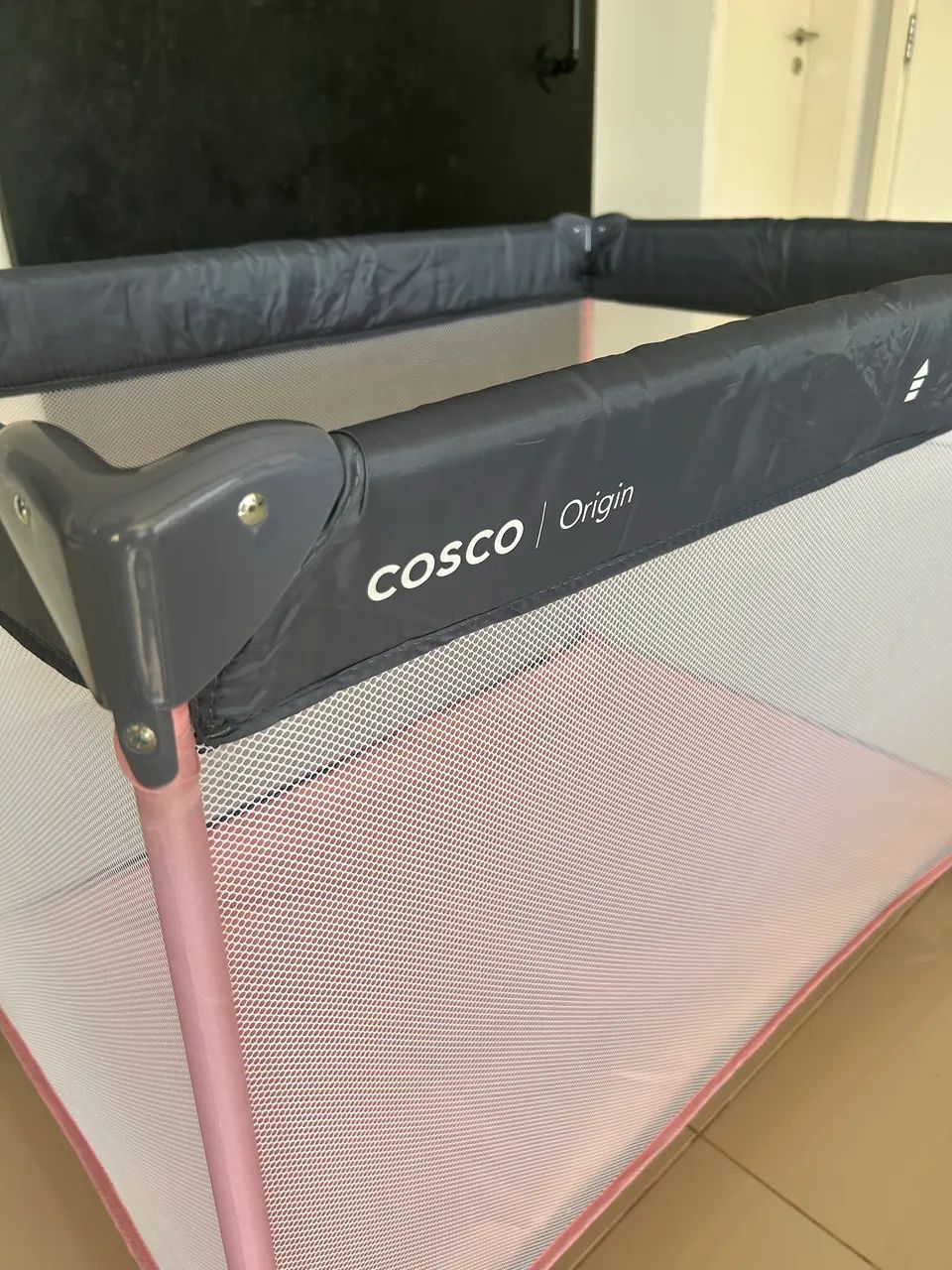 Berço compacto portátil Cosco Origin rosa IMPECÁVEL !! - Foto 3