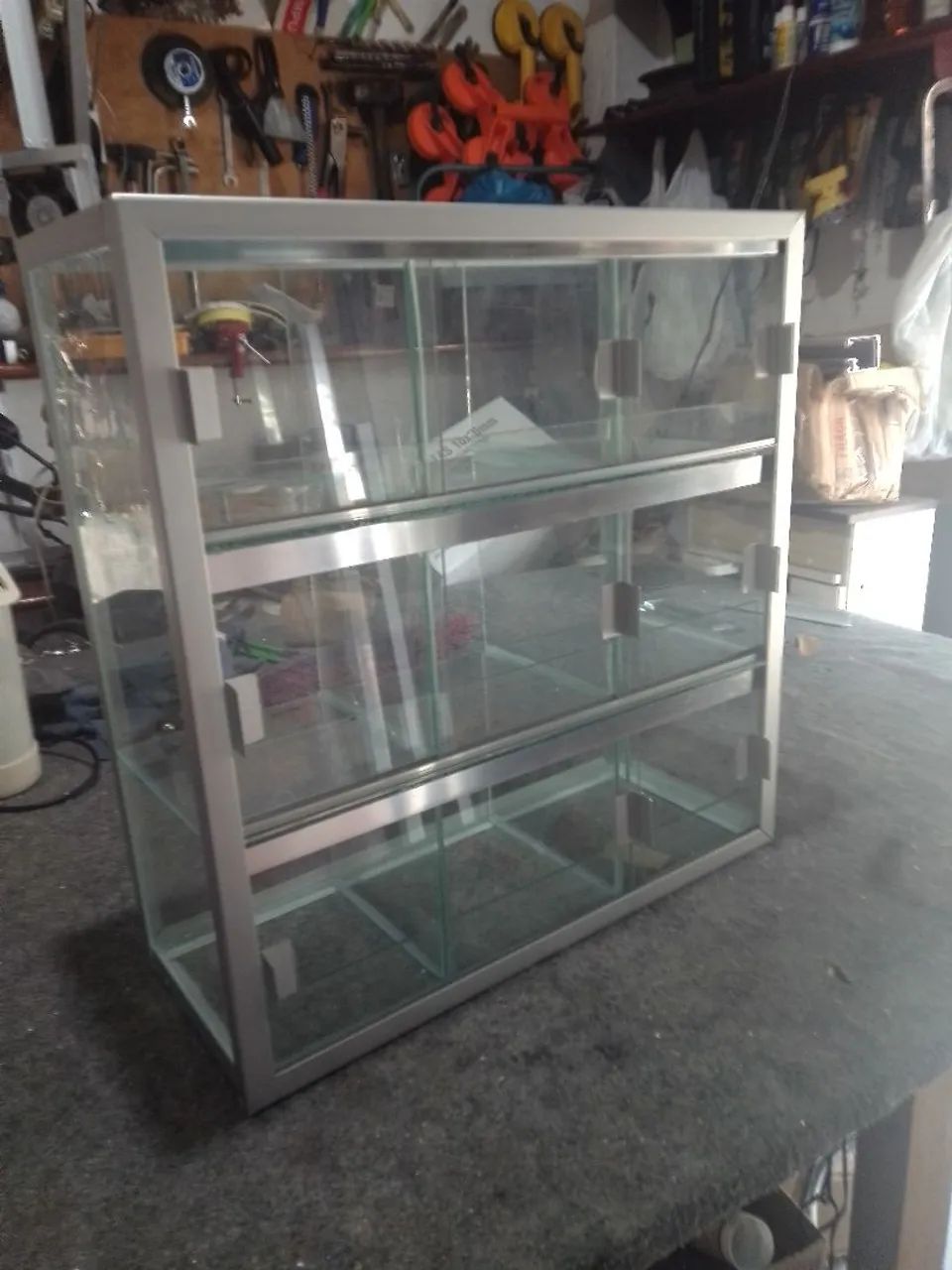 Vitrine Expositora de Bombons e Doces em Vidro e Alumínio Nova - Foto 4