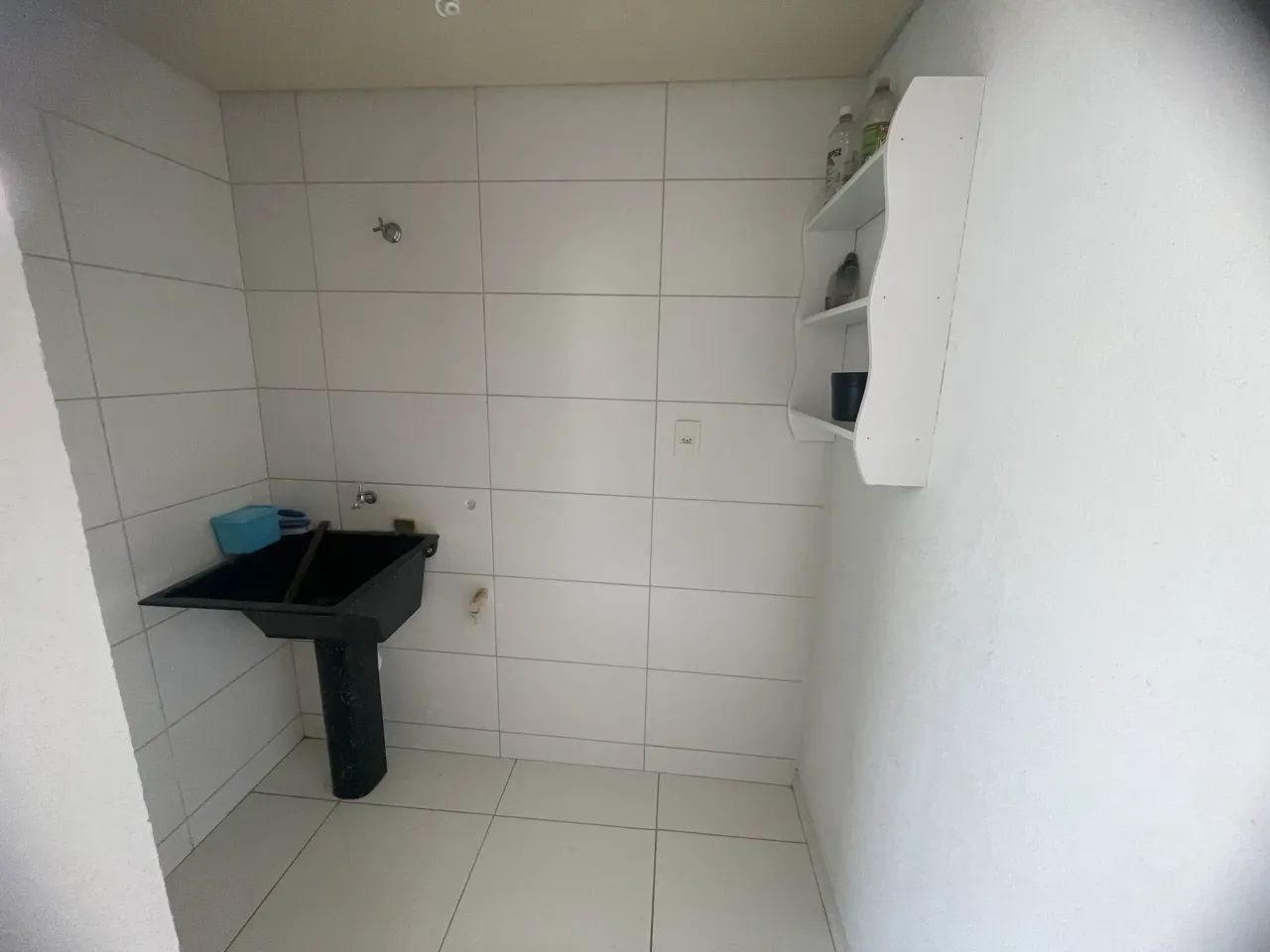 Otimo apartamento com 02 quartos , cozinha com armarios em uvaranas - Foto 2