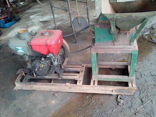 Motor Yanmar B9 com pucadeira e suporte - Foto 4