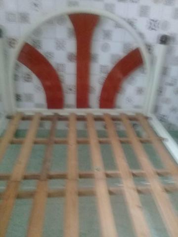 Cama de casal com 2 criados mudos