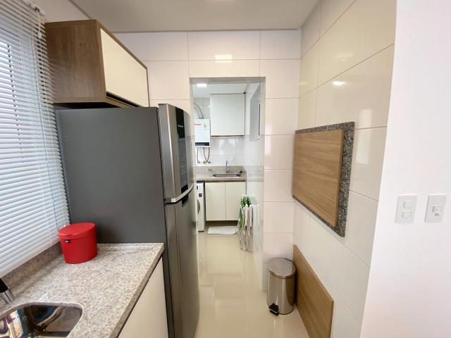 Apartamento três dormitórios decorado com terraço - Foto 13