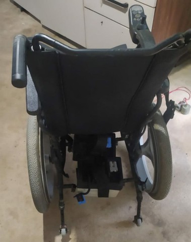 Cadeira de rodas motorizada - Foto 5
