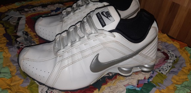 nike shox junior branco e cinza