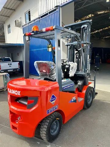 Empilhadeira Plasnox-Triplex 6 mts 