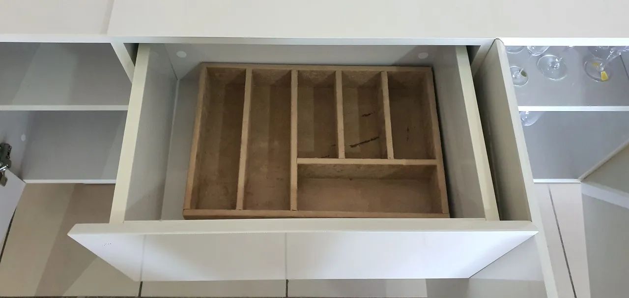 Vendo Buffet 6 portas em laka na cor berge 2,40 X 0,47 - Foto 5