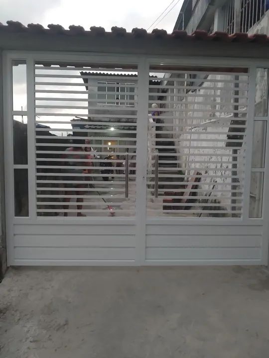 Portão de alumínio branco.  - Foto 2