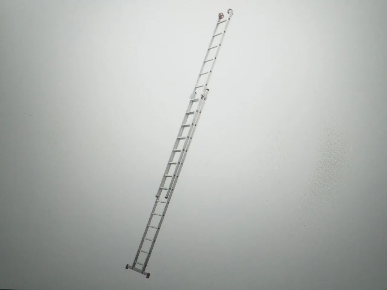 Escada de Alumínio Dobrável 15x2 - 8,00 metros - Foto 6