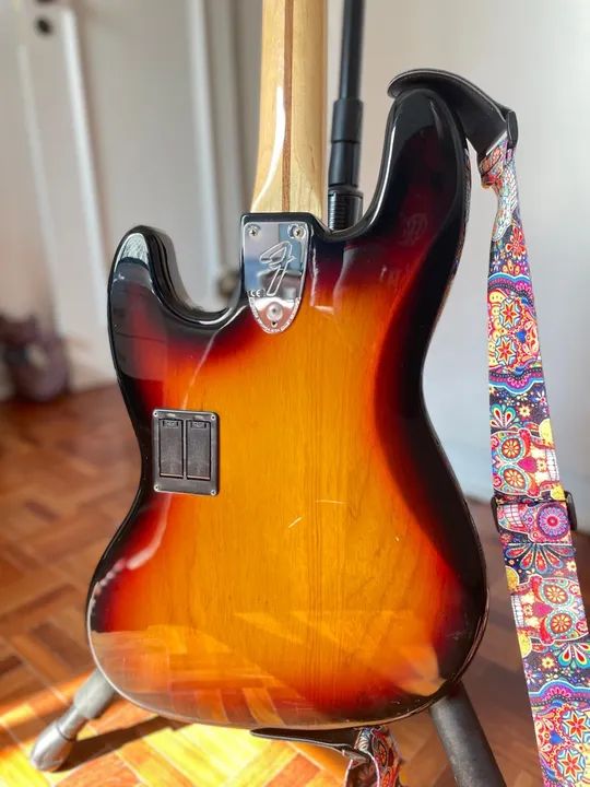 Baixo Fender Marcus Miller MIM - Foto 5