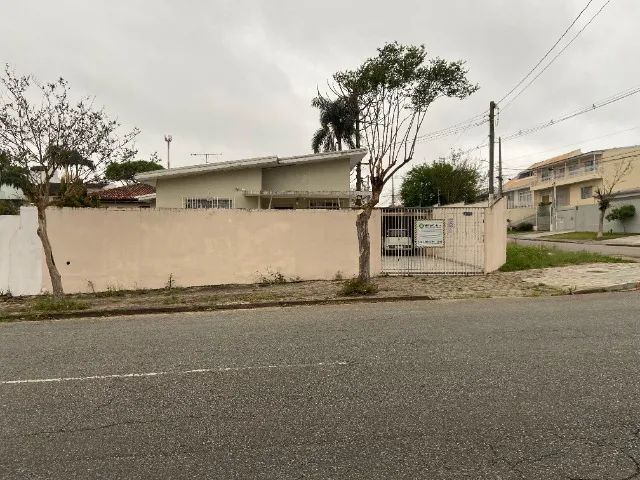 Terreno ZUM-03 442,24m² com 117m² de Casa Construída no bairro Parolin