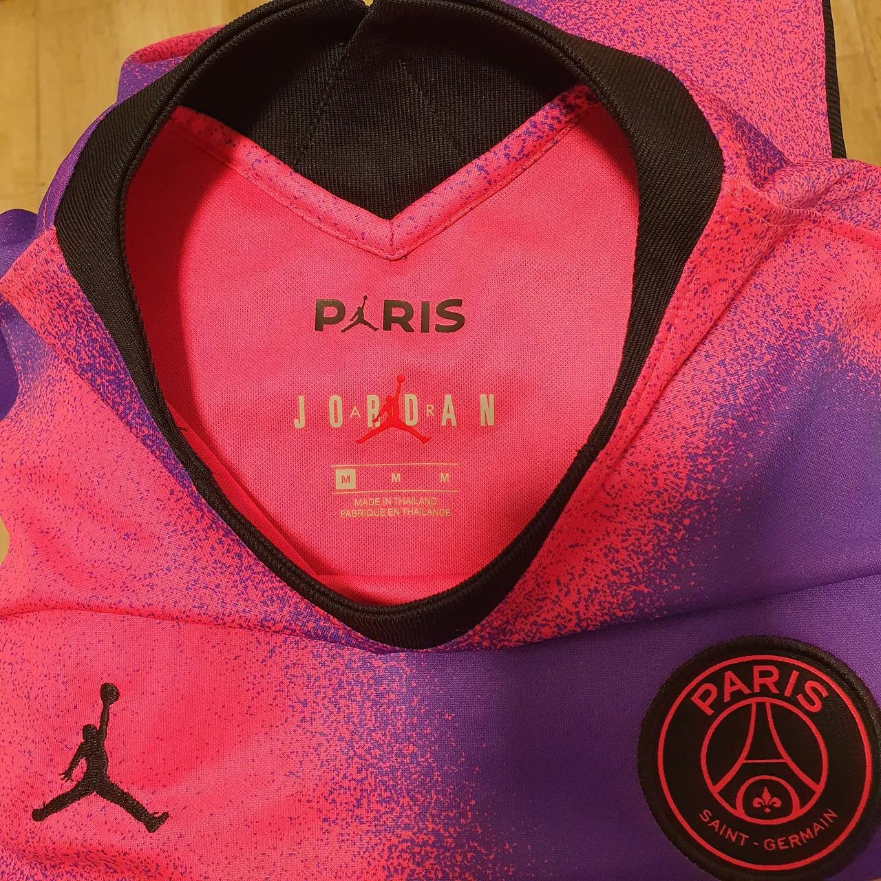 Camisa infantil do PSG marca original Nike Jordan nas cores rosa e roxo c/ detalhes pretos - Foto 4