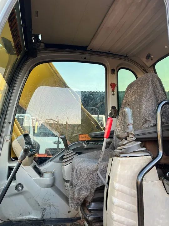 Escavadeira E215 LC New Holland ano 2006 - Foto 4