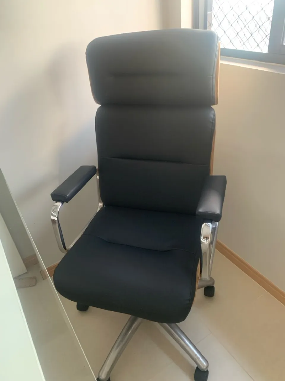 Cadeira de Escritório Executiva em Couro - Conforto e Elegância