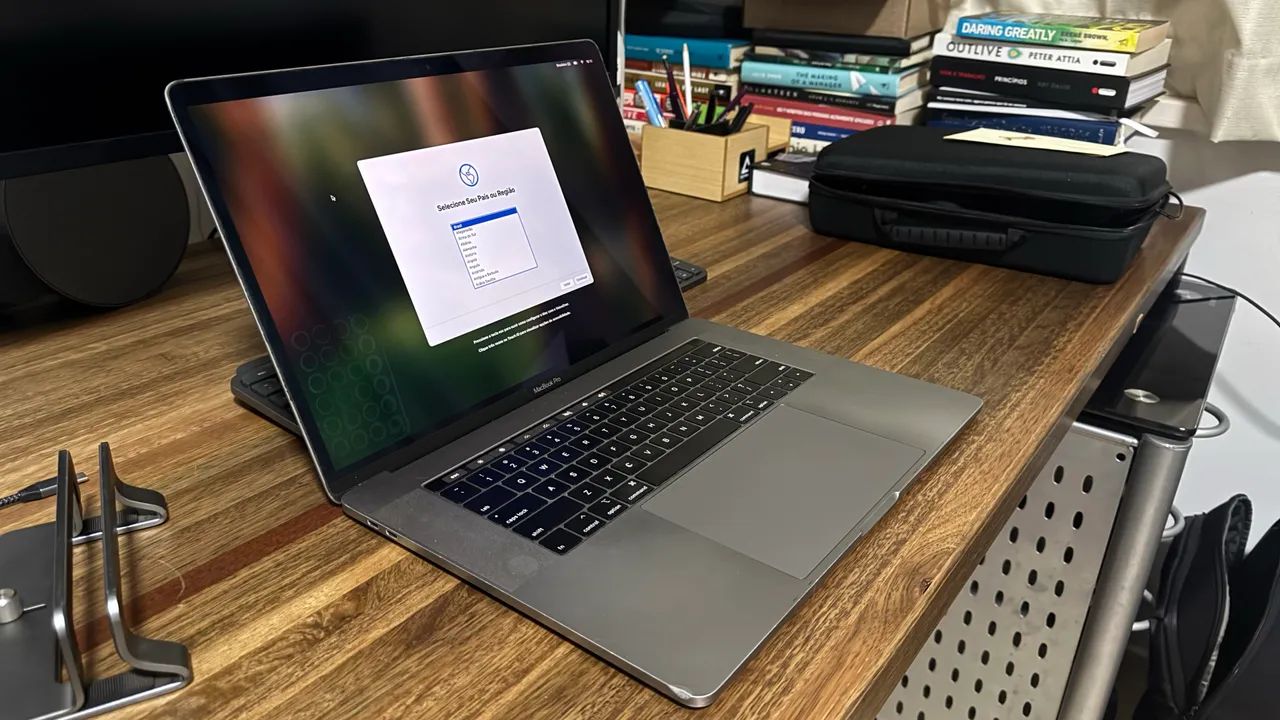 MacBook Pro 15 - Intel i7 | 16GB RAM | SSD 500GB - Modelo A1990 - Foto 3