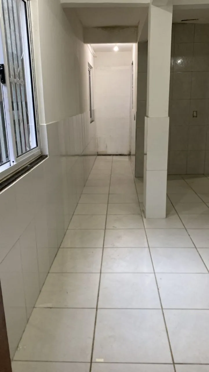 Alugo apartamento no bairro universitário na rua flor de maio número 18 vitória