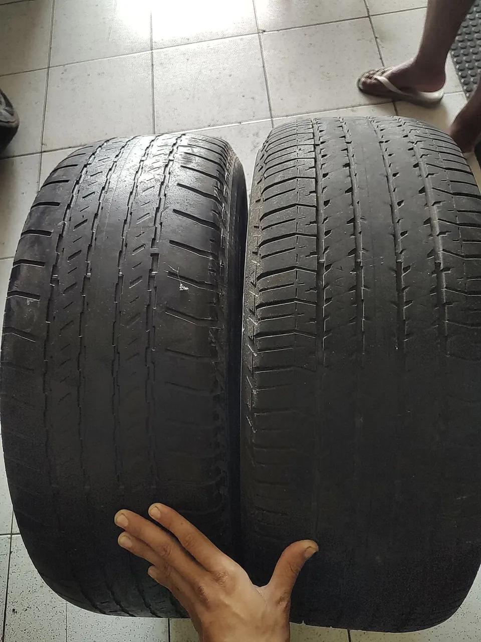 Par de pneu aro 18 Hilux