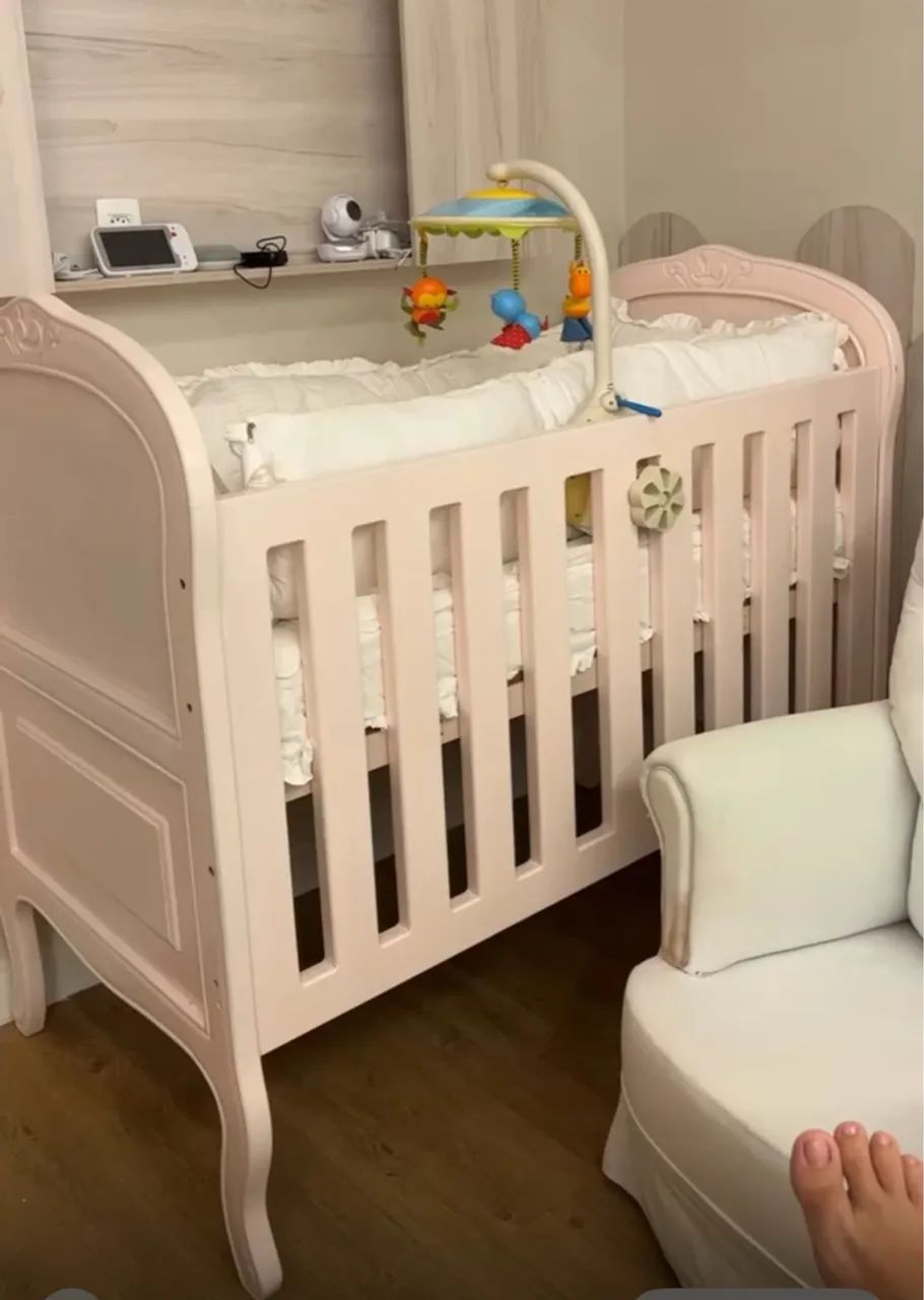 Berço Rosa Clássico para Bebê Rosa laqueado