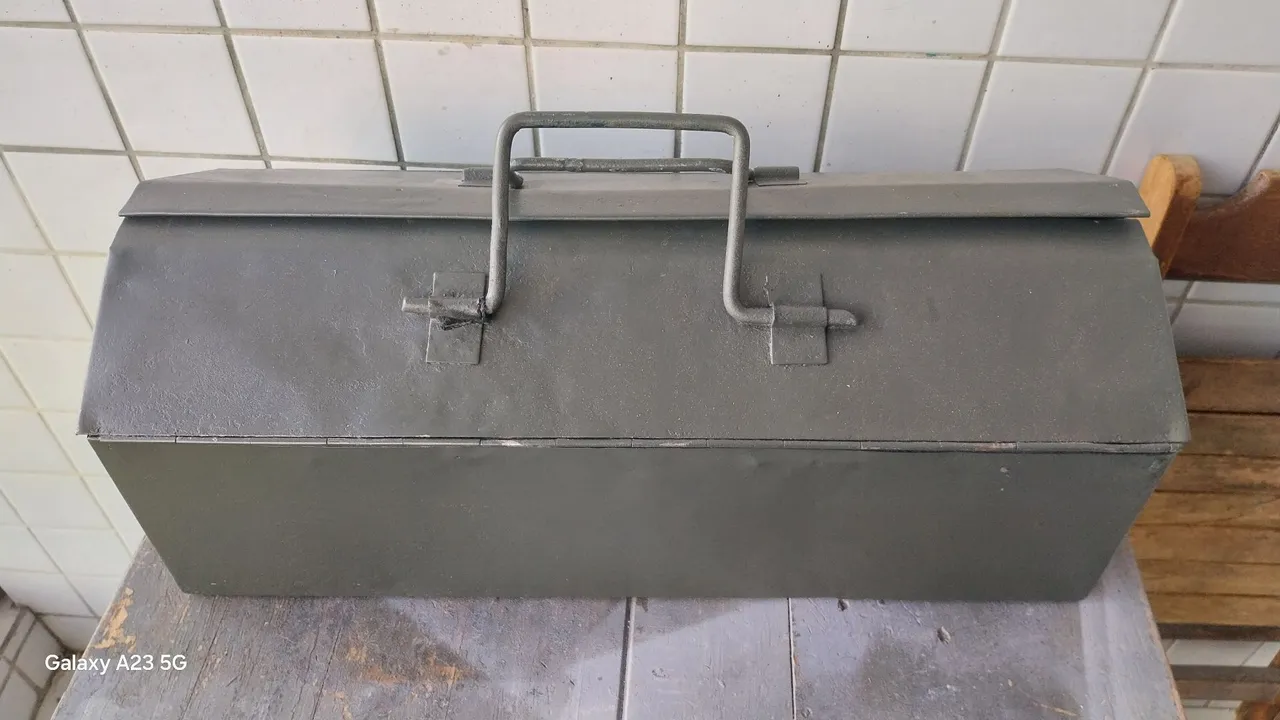 Caixa de Ferramentas Antiga