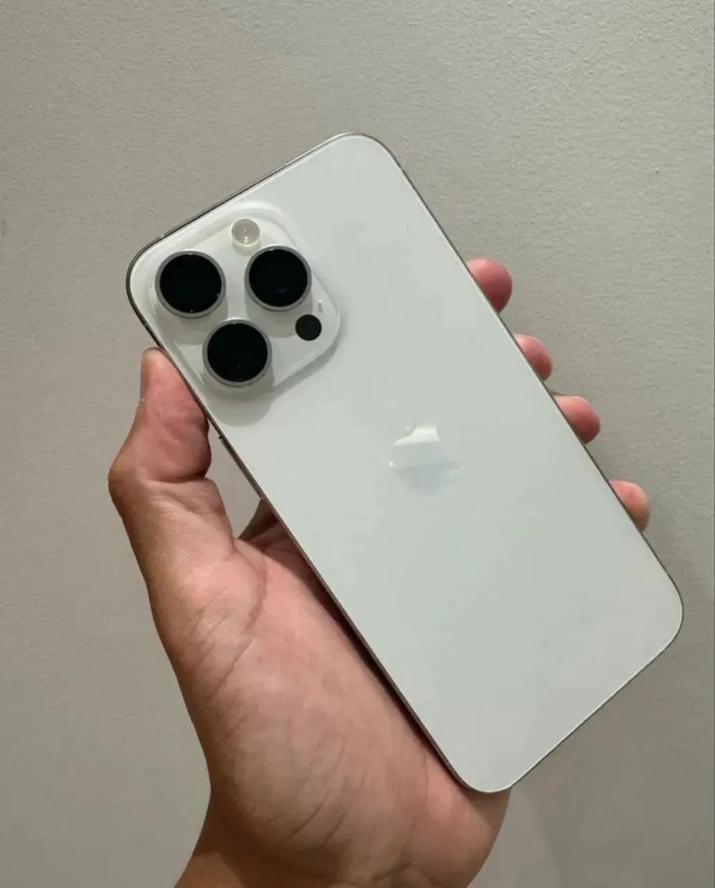 iPhone 15 Pro Max 256GB Branco - Celulares e Smartphones