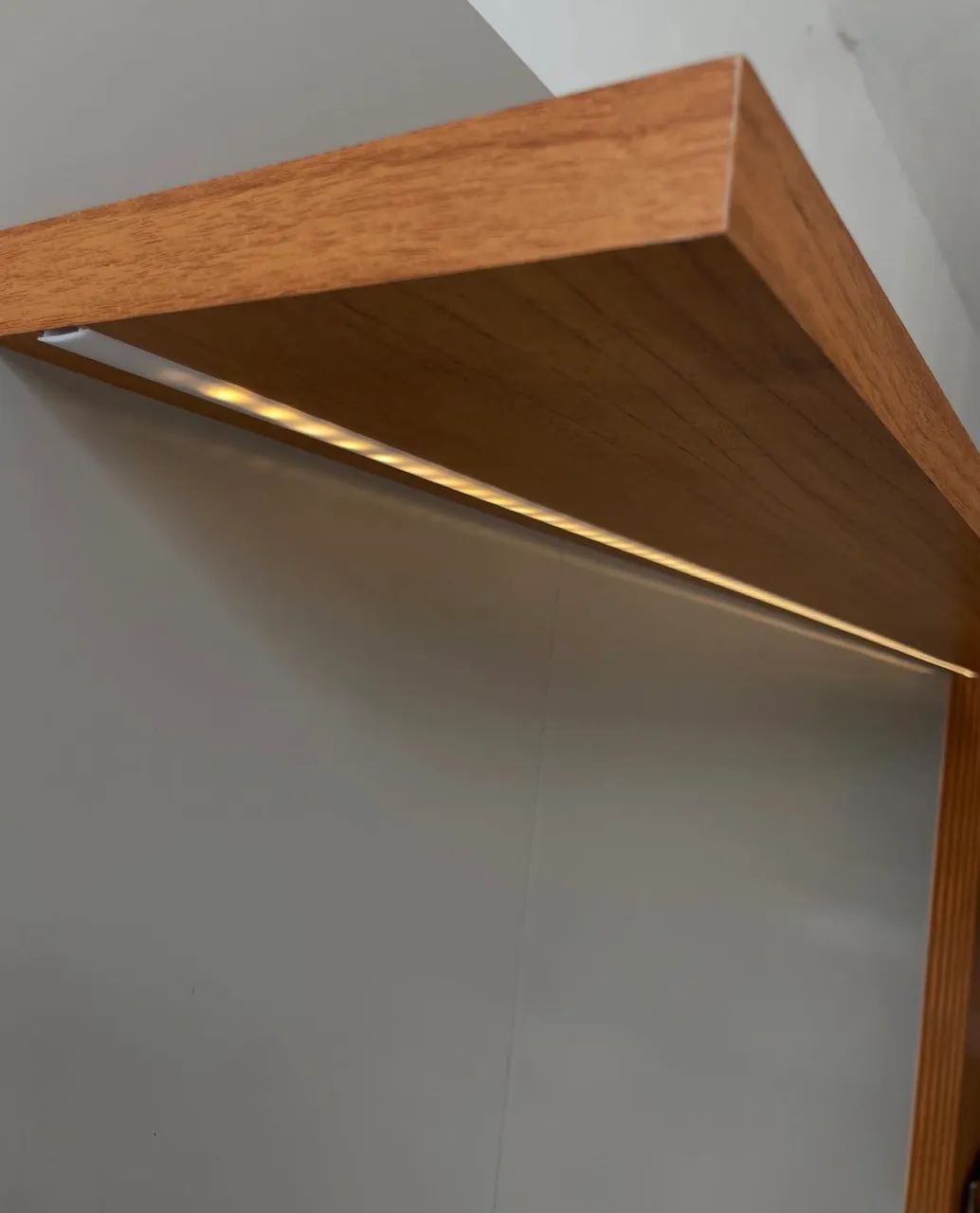 Home Marrocos Larg. 2.30m Cinamomo/Off C/LED 100% MDF para TV até 84 Polegadas - Foto 3
