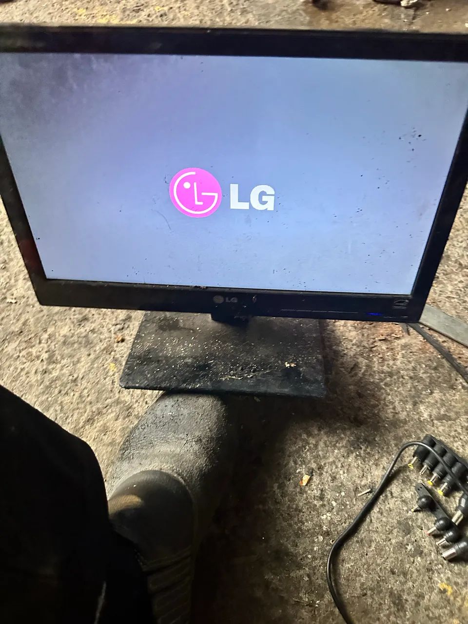 Monitor LG Flatron E1641S-PN usados com marcas de uso  - Foto 4