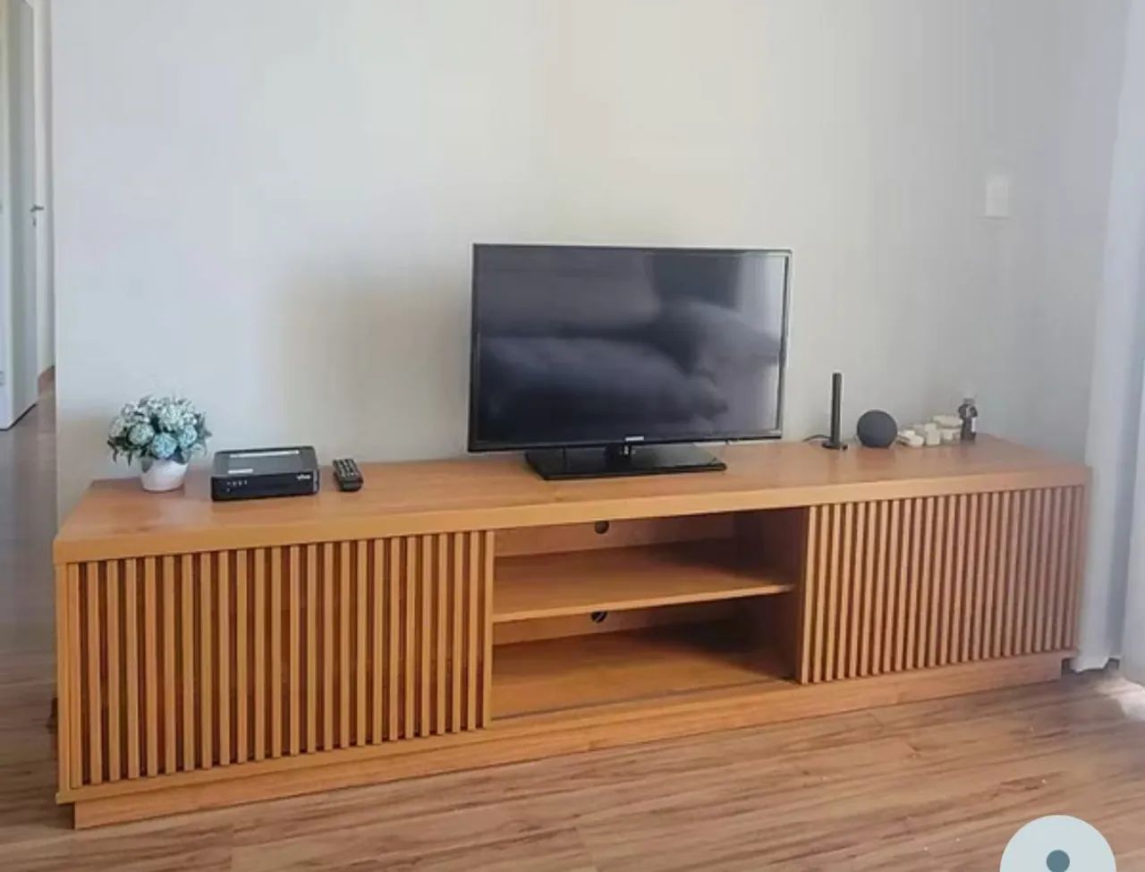 Rack Arezzo 2,20m para TV até 75? com portas de correr ripadas  - Foto 2