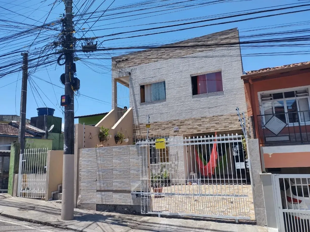 Casa com 6 kitnets em anexo em Barreiros, São José