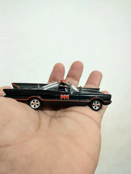 Miniatura Batmóvel (Batmobile) Série de TV anos 60 - 1/50 - Hot Wheels - LOOSE - Foto 3