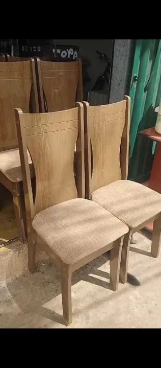 Mesa de Jantar de Vidro com 6 Cadeira acochoadas .Semi nova . Valor 650.00. BARATO.  - Foto 4