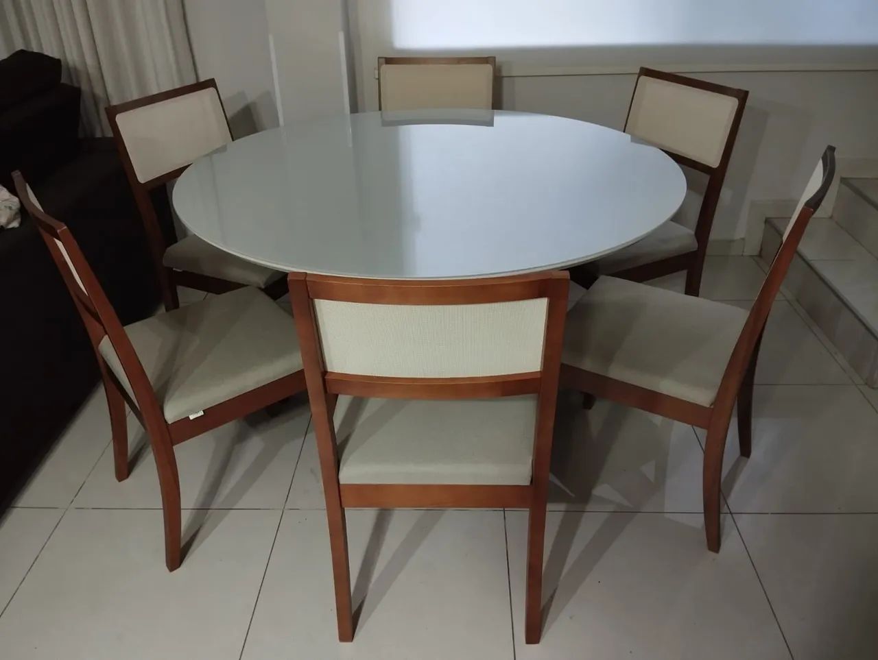 Mesa nova para 6 pessoas com cadeiras de madeira maciça  - Foto 2