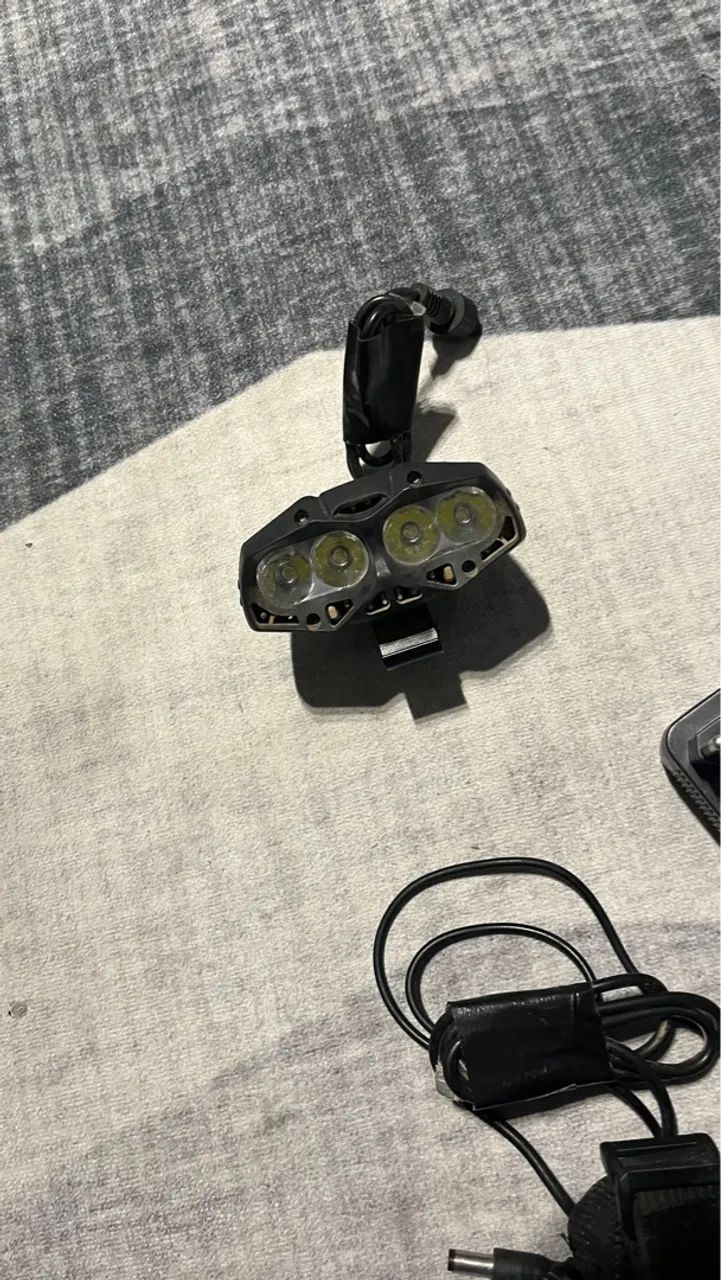 Lanterna e Carregador para luz de bike - Foto 2