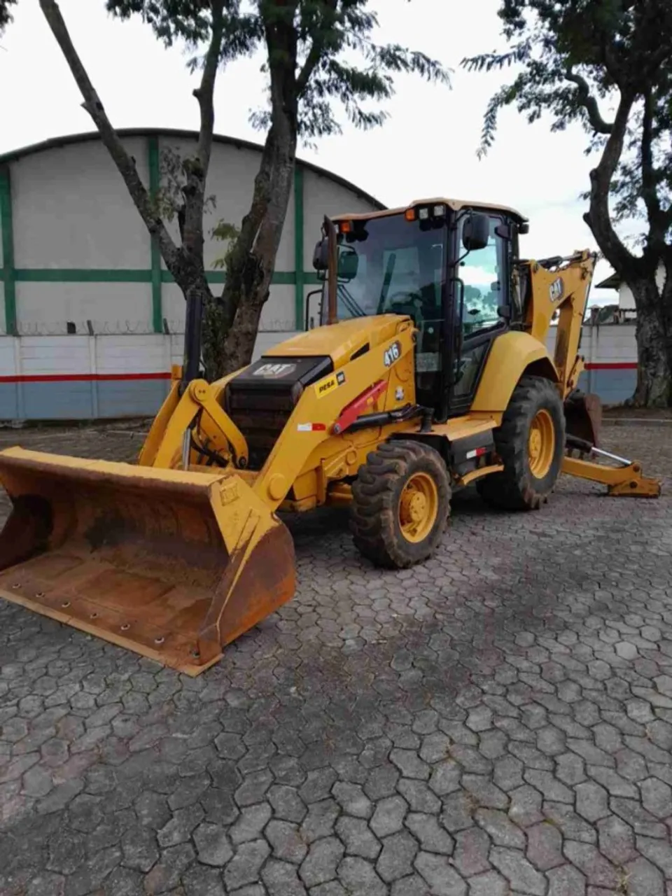 retroescavadeira caterpillar modelo 416F2 ano 2021