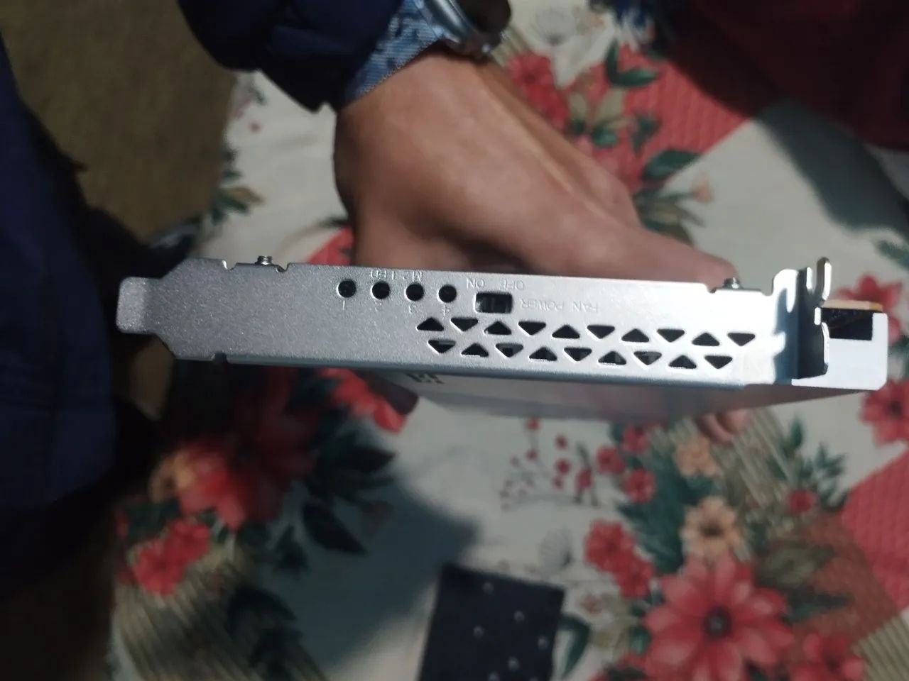 Adaptador ASUS Hyper M.2 X16 Gen 4 Card - Foto 4