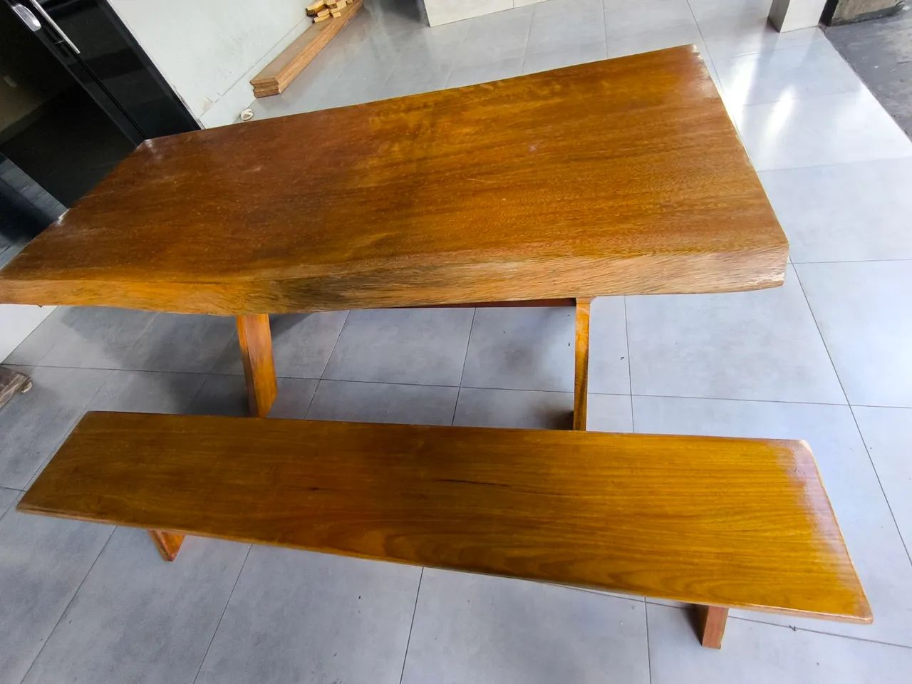 Mesa de madeira maciça - Foto 2