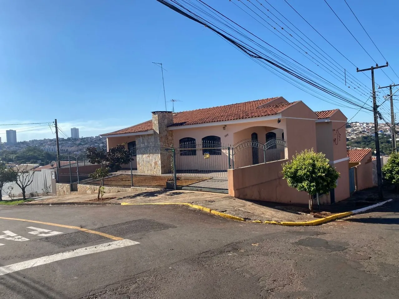 Venda casa no Jardim das Flores I - Apucarana PR