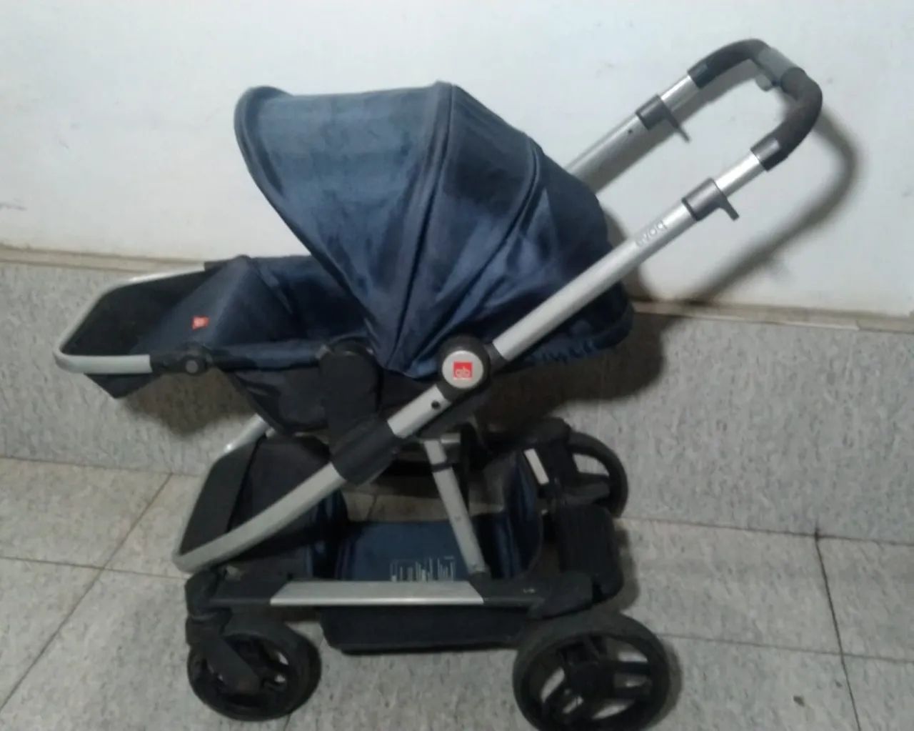 Carrinho de Bebê Azul Marinho - Conforto e Estilo Evoq 300,00