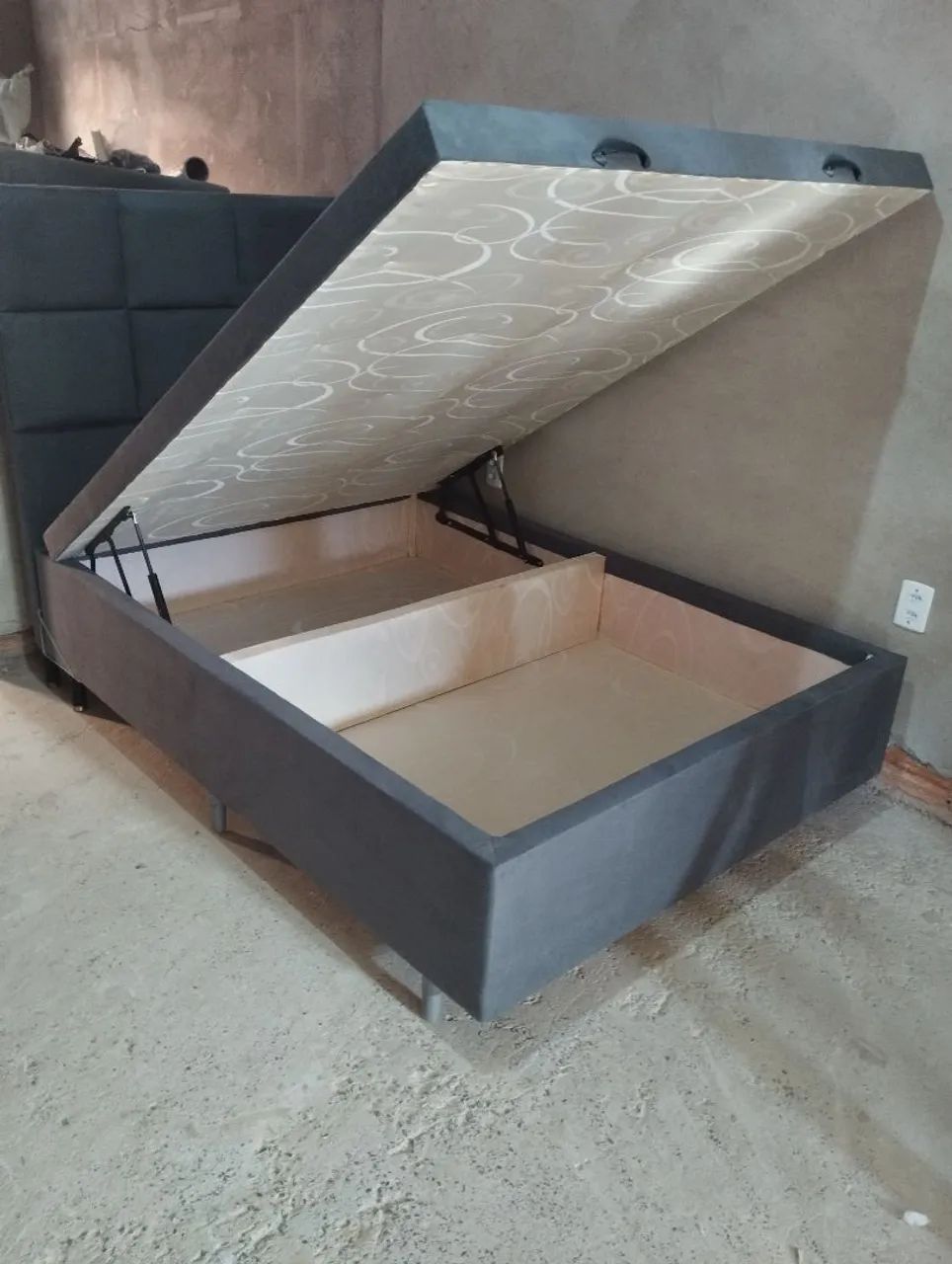 Cama Box Baú com Cabeceira e Amplo Espaço Interno