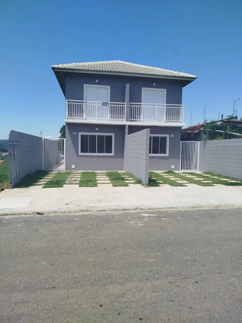 Sobrado para venda com 68m² em Cotia