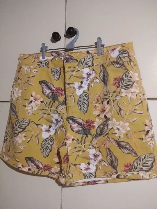 Shorts Floral Amarelo