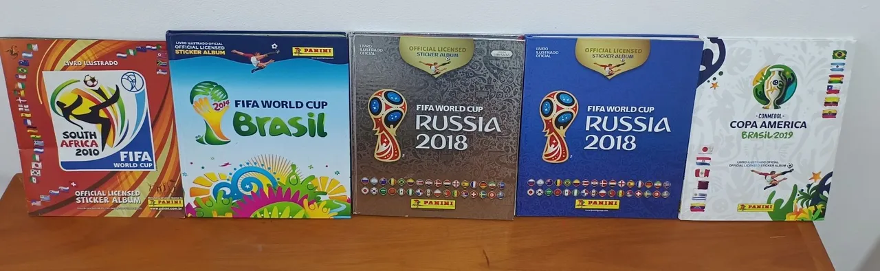 Álbuns de figurinhas FIFA World Cup e Copa América