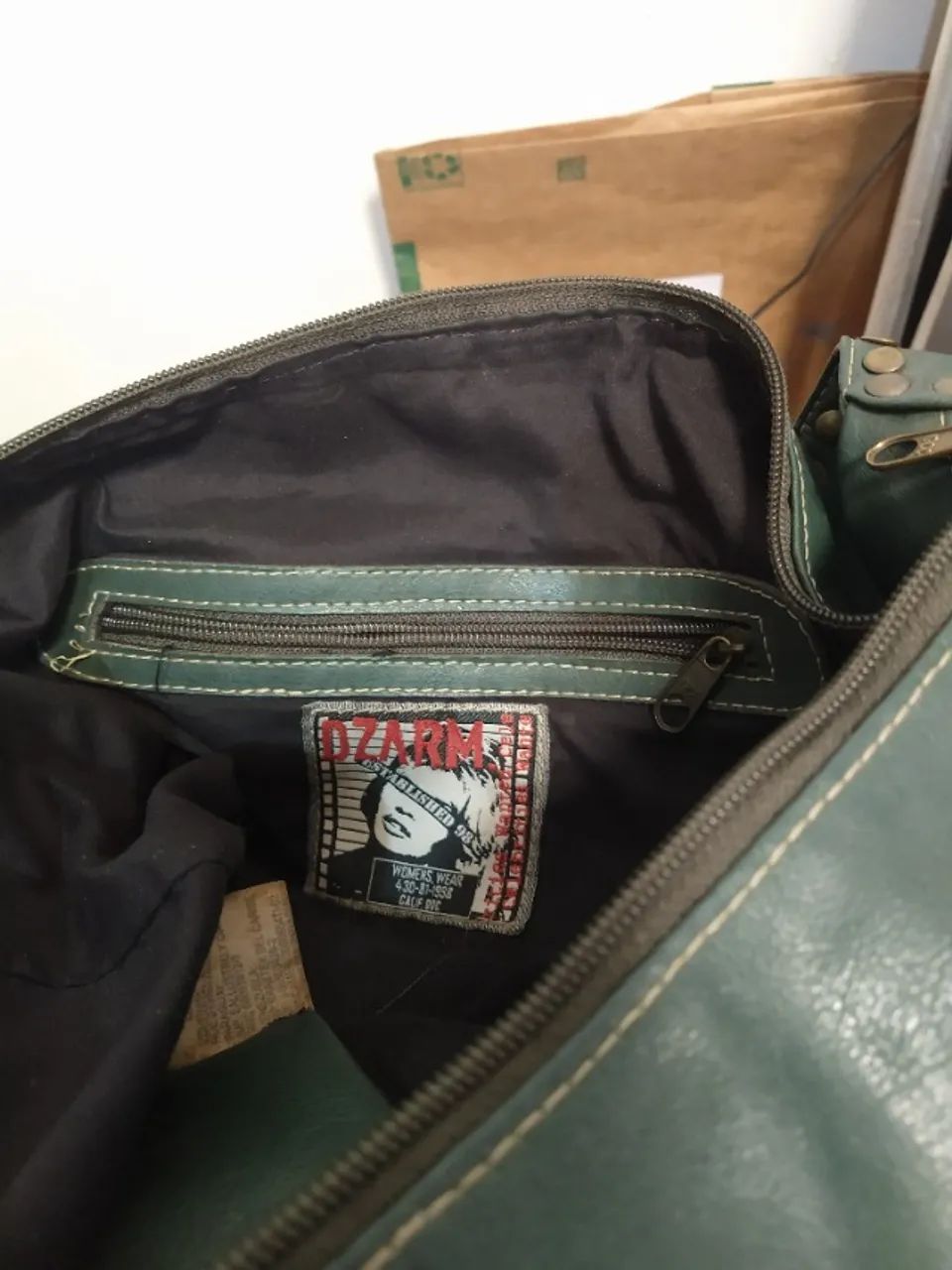 Bolsa de Ombro em Couro Transversal Dzarm. - Foto 4