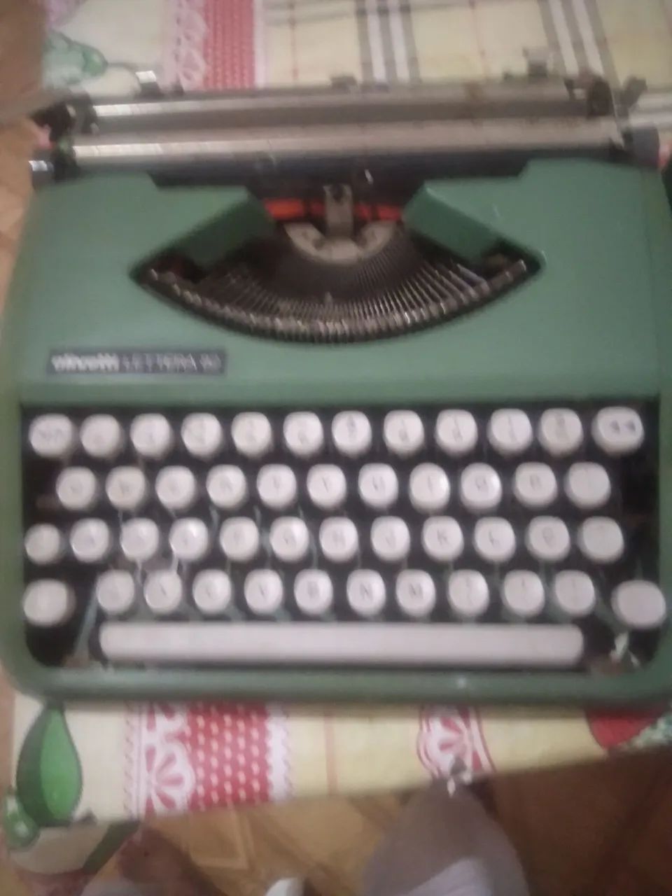 Máquina de escrever antiga (olivetti lettera 82) - Foto 2