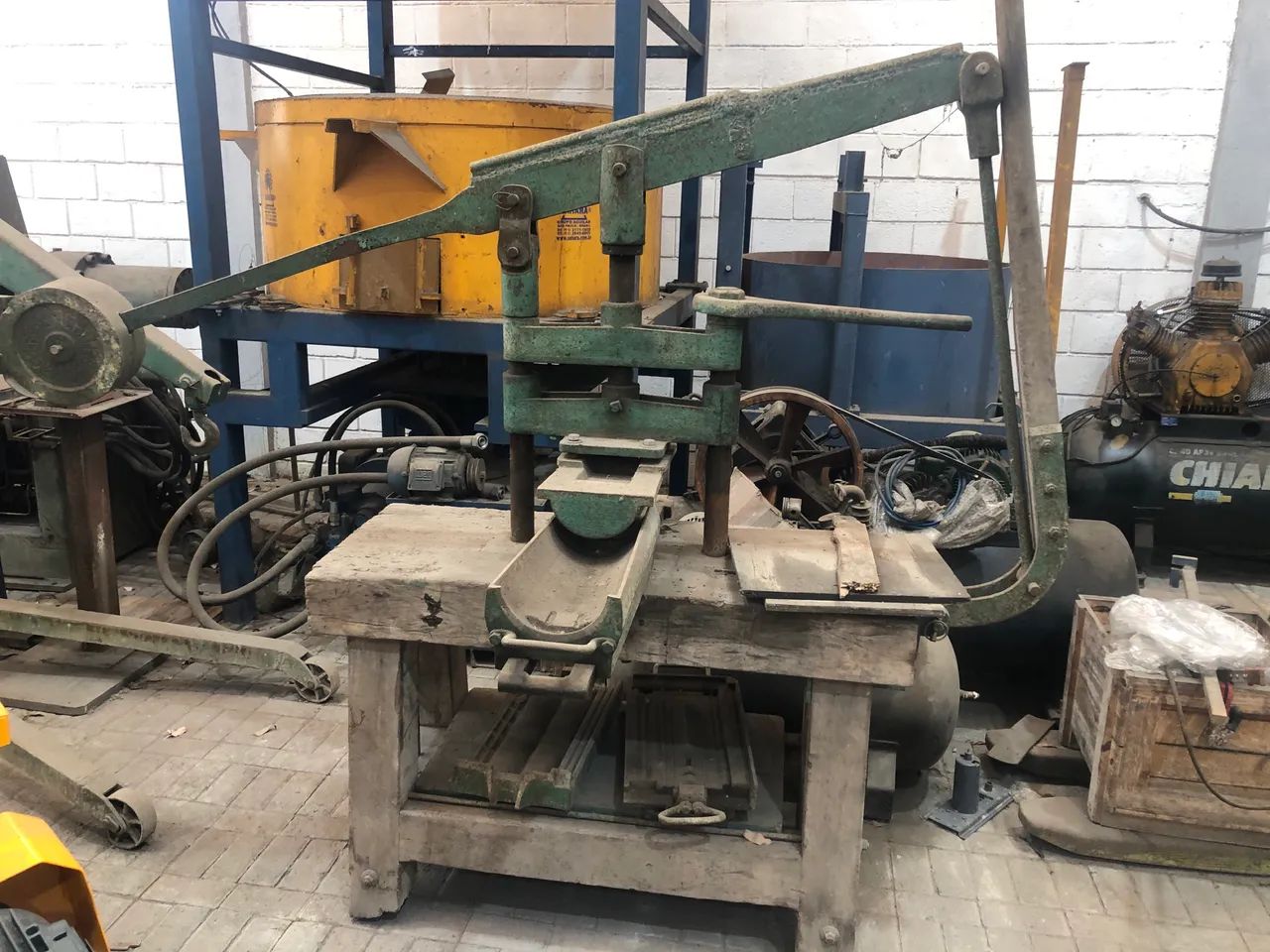 Máquina de fazer telhas - moldes Francesa e Paulista - funcionando!